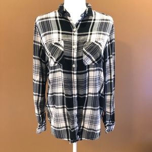Mossimo boyfriend fit black and white shirt